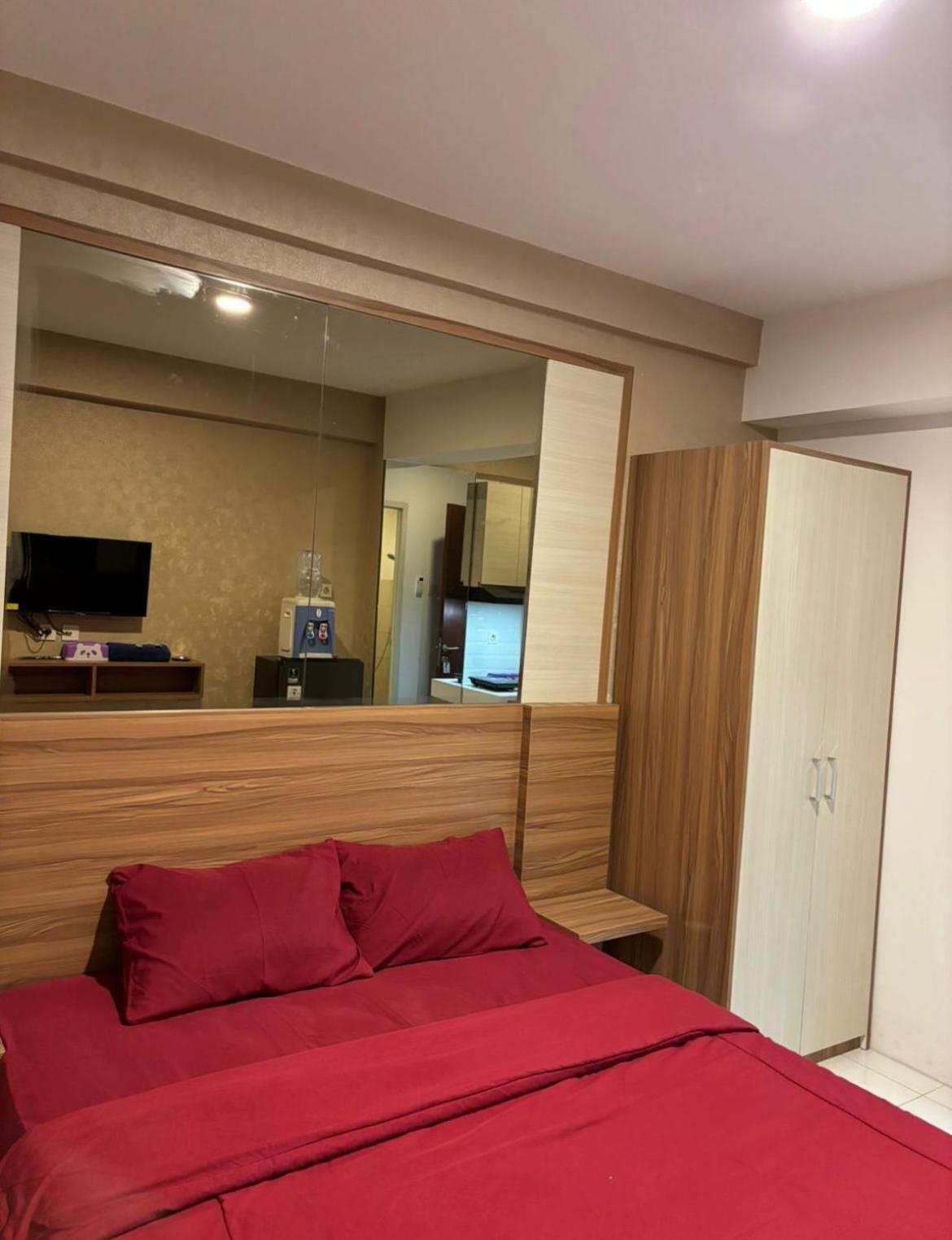 Hotel Riverview Tower Mahakam By Uvrooms Bekasi