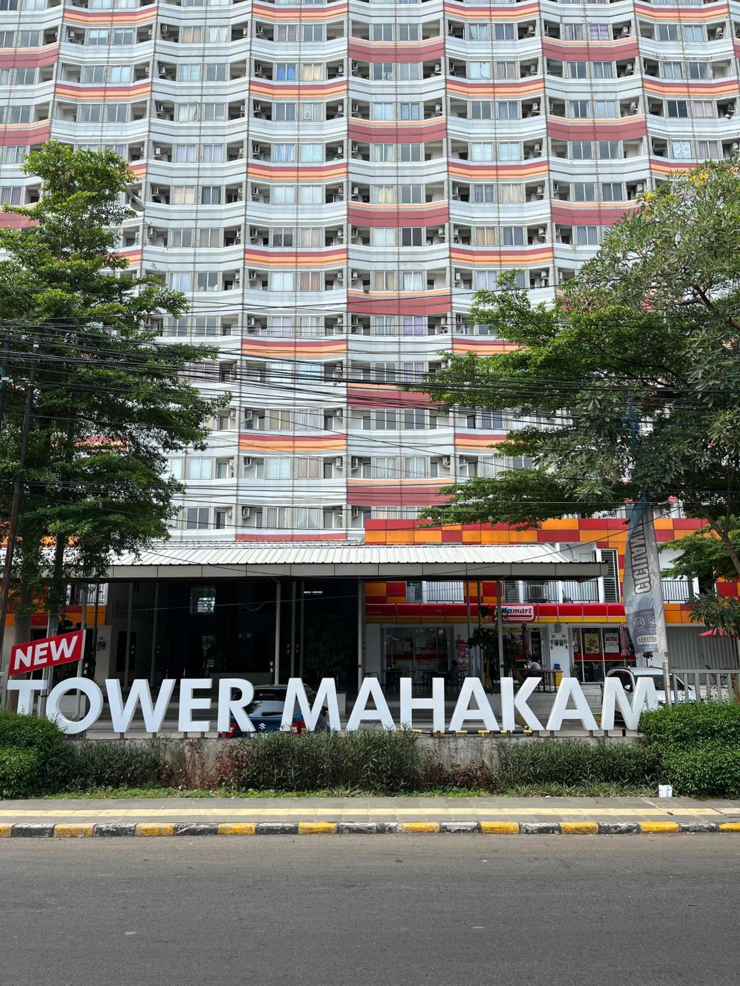 Riverview Tower Mahakam By Uvrooms Hotel Bekasi